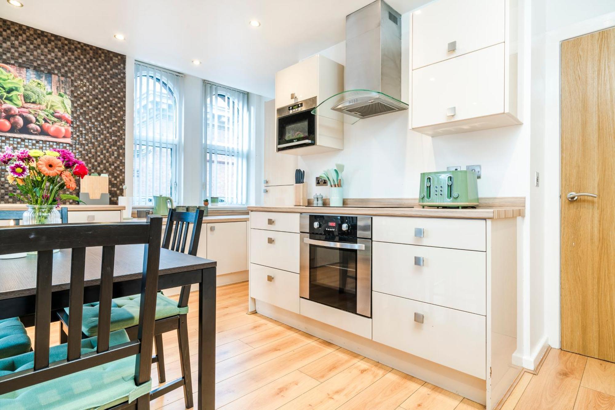 Cavern Quarters, Beautiful Two Bedroom City Centre Apartment By Garudy Serviced Apartments And Short Lets - Perfect For Longer Stays Liverpool Exterior foto